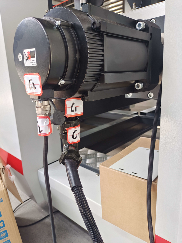 Coladora de pastas de papelão ondulado com cola de soluto 420 mm-1900 mm Máquina de colagem de pastas