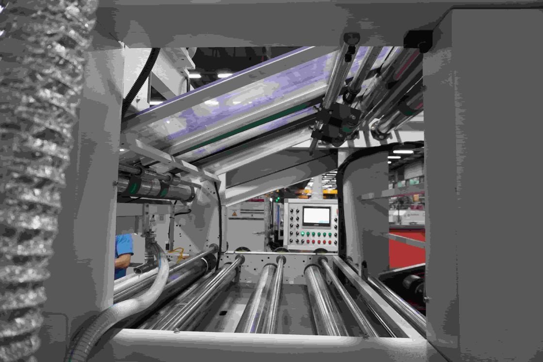 Dispositivo de sobreposição de cartão de alta velocidade com comprimento total de 15200 mm e velocidade de 150 m/min